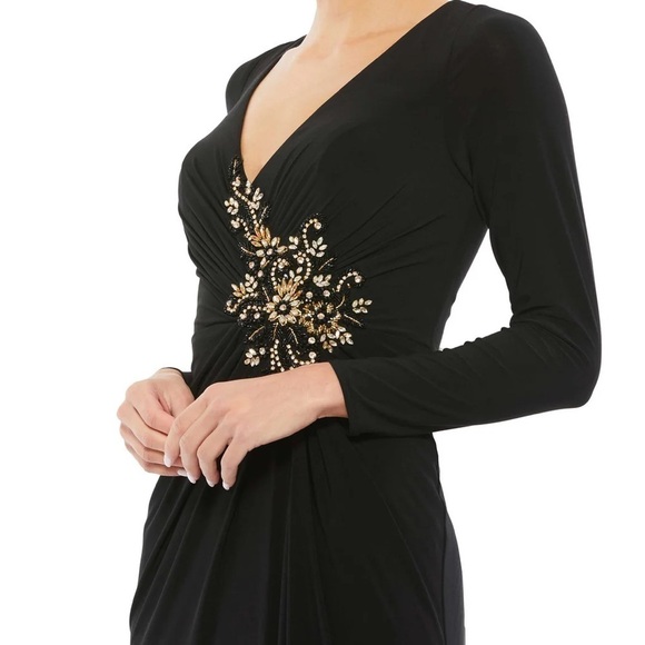 Mac Duggal FAUX WRAP LONG SLEEVE GOWN W/ APPLIQUÉ DETAIL NWT SZ 2✨✨🔥🔥 - Picture 8 of 13